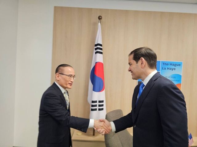 &nbsp;네덜란드 헤이그에서 개최된 NATO 정상회의에 이재명 대통령을 대신해 참석한&nbsp;위성락&nbsp;안보실장이 25일(현지 시간) 마르코 루비오 미국 국무장관을 면담했다고 대통령실이 25일 전했다. [사진=대통령실]