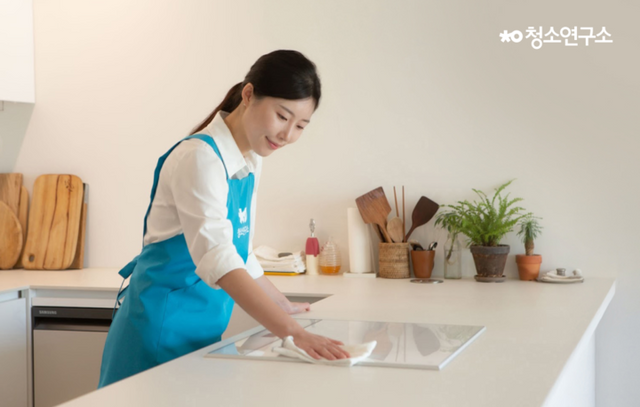 ‘청소연구소’ 주방청소 서비스가 출시 6개월 만에 예약 건수가 300% 늘었다. [사진=청소연구소]