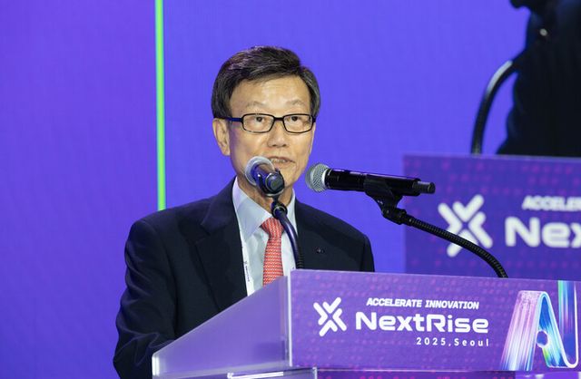 한국무역협회(KITA)가 한국산업은행과 공동 주최한 ‘넥스트라이즈(NextRise) 2025’ 개막식에서 윤진식 한국무역협회 회장이 환영사를 하고 있다. [사진=한국무역협회]