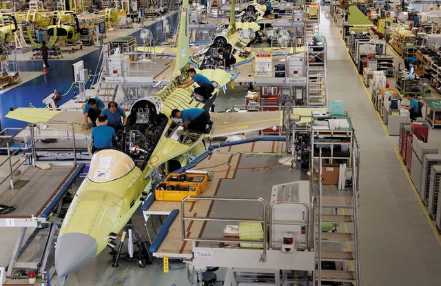 전 세계로 수출 중인 FA-50 경공격기 조립장면. [사진=KAI]