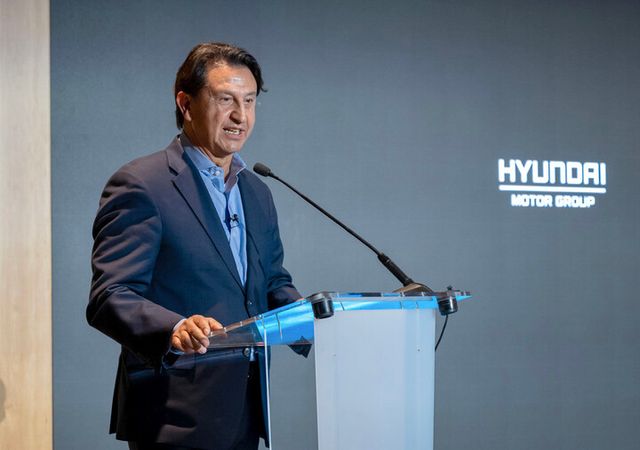 3일(현지시간)&nbsp;스페인 바르셀로나의 카탈루냐 콩그레스 센터(Palau de Congressos de Catalunya)에서 열린 FISITA WMC(FISITA World Mobility Conference)에서 현대차 대표이사 호세 무뇨스 사장이 기조연설을 진행하는 모습. [사진=현대차그룹]