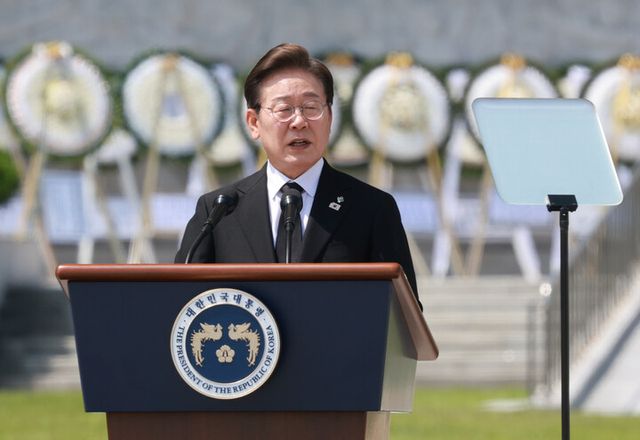 이재명 대통령이 6일 서울 동작구 국립서울현충원에서 열린 70회 현충일 추념식에서 추념사를 하고 있다. [사진=연합뉴스]