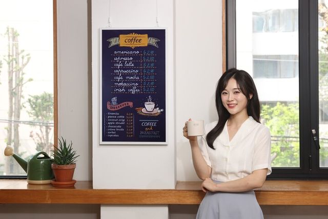 삼성전자가 초저전력 디지털 광고판 ‘삼성 컬러 이페이퍼’를 글로벌 출시했다. [사진=삼성전자]