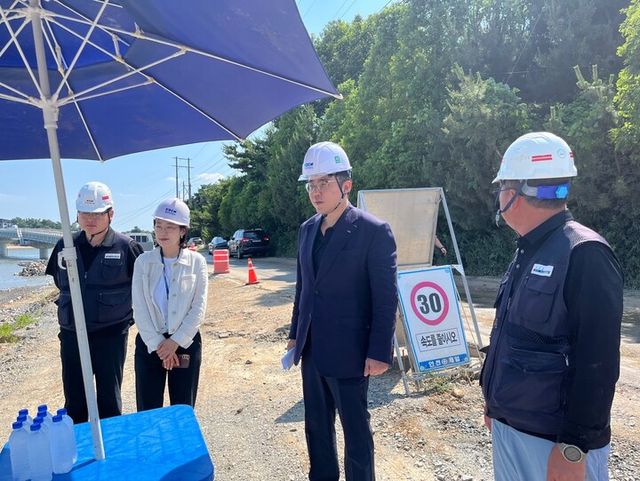 김원성 해양환경공단 안전경영본부장 주재 공사현장 온열질환 예방활동. [사진=해양환경공단]