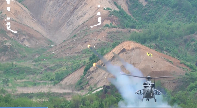 방위사업청은 상륙공격헬기의 공격 능력 검증을 위한 주야간 기관총 및 로켓 실사격 시험을 올해 상반기 총 3회에 걸쳐 성공적으로 실시했다. [사진=방위사업청]