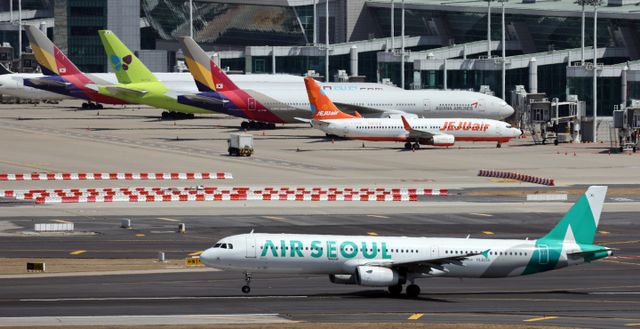 인천국제공항 계류장의 LCC 항공기들. [사진=연합뉴스]