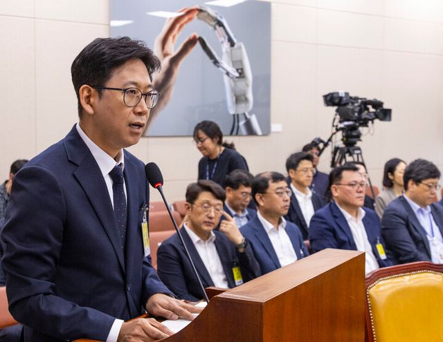 배경훈 과학기술정보통신부 장관 후보자가 14일 국회 과학기술정보방송통신위 인사청문회에 출석해 선서한 뒤 인사말을 하고 있다. [사진=연합뉴스]