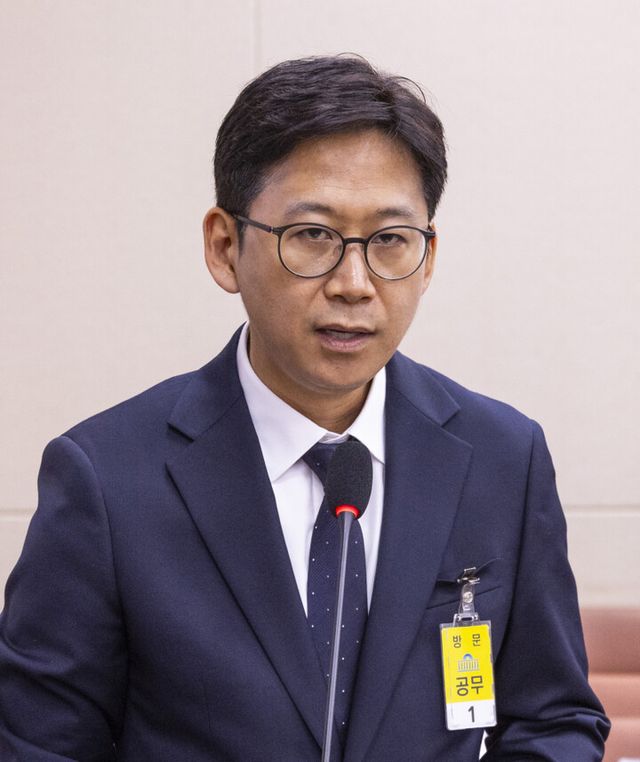 배경훈 과학기술정보통신부 장관 후보자가 14일 국회 과학기술정보방송통신위 인사청문회에 출석해 모두 발언을 하고 있다. [사진=연합뉴스]