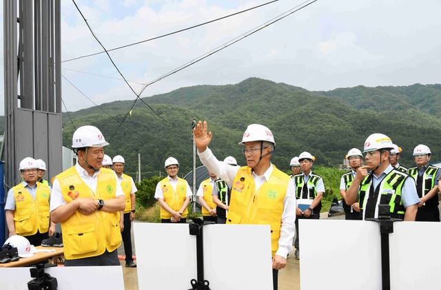 김동철 한국전력 사장 신장수변전소 건설 현장 방문. [사진=한국전력]