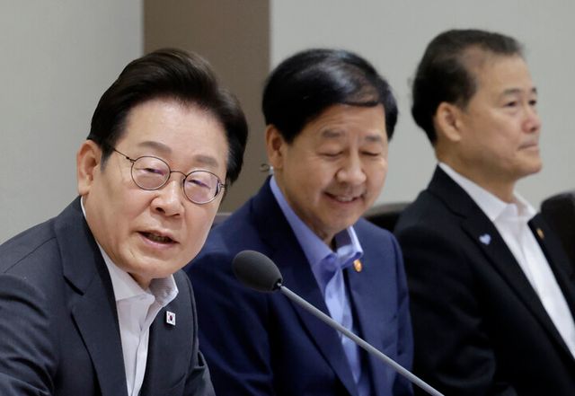 이재명 대통령이 22일 서울 용산 대통령실 청사에서 열린 국무회의를 주재하며 발언하고 있다. [사진=연합뉴스]