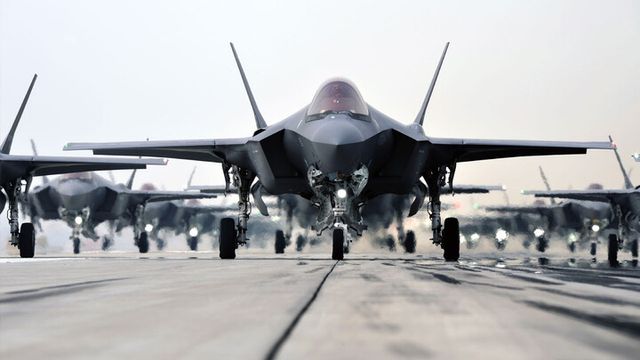 엘리펀트 워크(Elephant Walk) 훈련을 하고 있는 공군의 F-35A 전투기. [사진=공군]