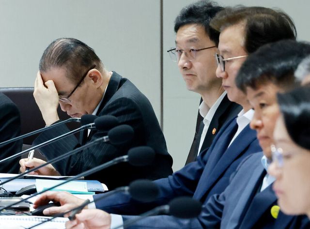 위성락 국가안보실장이 29일 서울 용산 대통령실 청사에서 열린 국무회의에서 이재명 대통령의 발언을 들으며 생각에 잠겨 있다. [사진=연합뉴스]