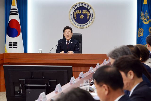 이재명 대통령이 3일 서울 용산 대통령실 청사에서 열린 2차 수석보좌관회의에서 발언하고 있다. [사진=연합뉴스]