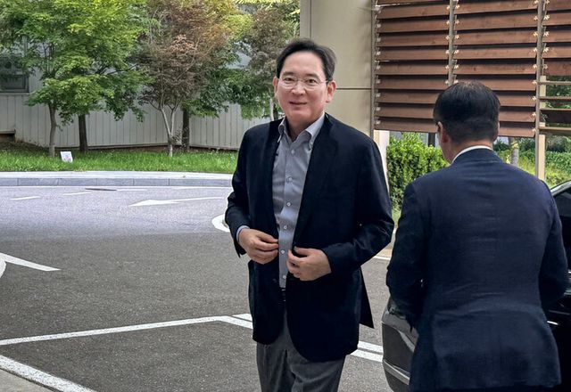 이재용 삼성전자 회장이 29일 서울 강서구 서울김포비즈니스항공센터(SGBAC)를 통해 워싱턴으로 출국하고 있다. 2025.7.29