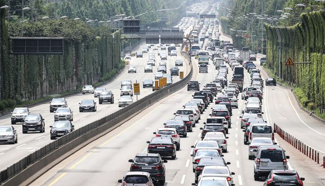 여름휴가철 서울 떠나는 차량들. [사진=연합뉴스]