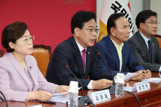 국민의힘 송언석 비상대책위원장 겸 원내대표가 11일 서울 여의도 국회에서 열린 비상대책위원회의에서 발언하고 있다. 2025.8.11
