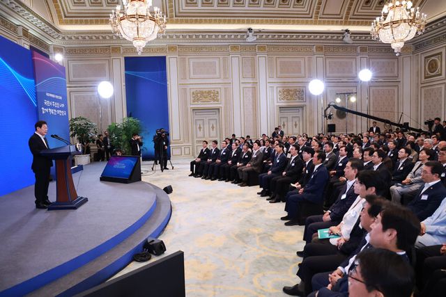 &nbsp;이재명&nbsp;대통령이 13일 청와대 영빈관에서 열린 국정기획위원회 국민보고대회에서 발언하고 있다. [사진=연합뉴스]