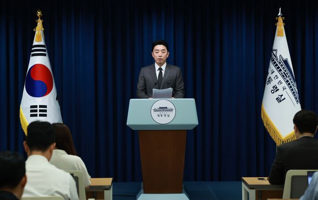 강훈식 대통령비서실장이 13일 서울 용산 대통령실 청사에서 장관급 등에 대한 인사브리핑을 하고 있다. 2025.8.13