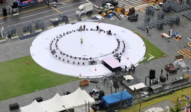 광복절을 이틀 앞둔 13일 서울 광화문광장이 광복절 행사 및 국민임명식 행사 준비로 분주하다. 2025.8.13