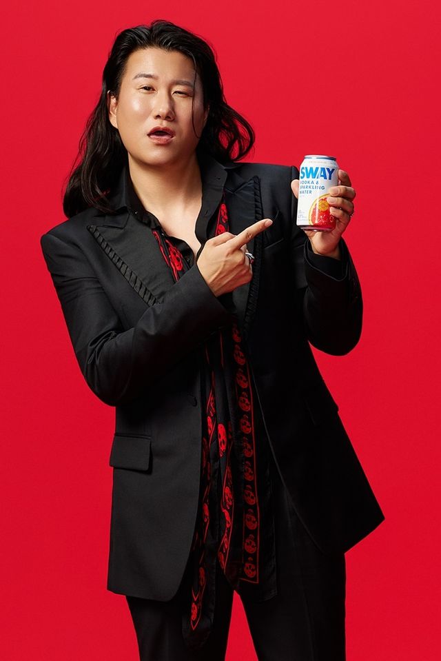 탄산주 ‘SWAY’, 첫 광고모델로 임우일 발탁. [사진=스웨이]
