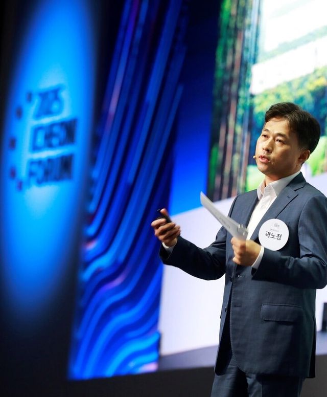 곽노정 SK하이닉스 대표이사 사장이 18일 열린 '이천포럼 2025'에서 개회사를 진행하고 있다. [사진=SK그룹]