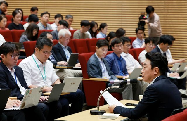 강훈식 대통령비서실장이 19일 서울 용산 대통령실 청사에서 기자간담회를 하고 있다. [사진=연합뉴스]