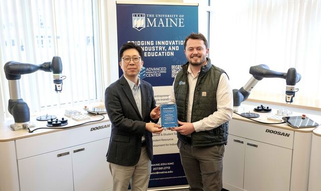 두산로보틱스 공식교육센터 오픈 기념사진. [사진=두산로보틱스]