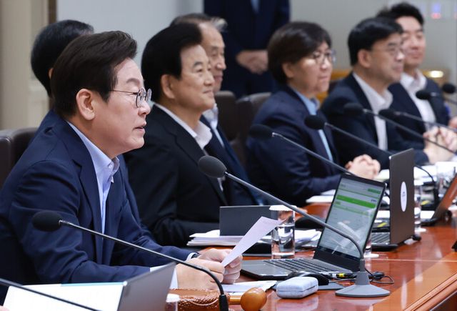 이재명 대통령이 29일 서울 용산 대통령실 청사에서 열린 임시 국무회의에서 발언하고 있다.