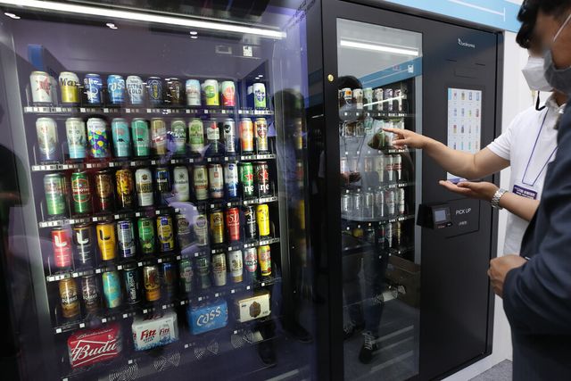 무인 주류 판매기. [사진=연합뉴스]