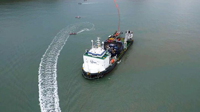 국내 해상풍력 사업에 투입된 CLV 포설선 ‘팔로스’. [사진=대한전선]