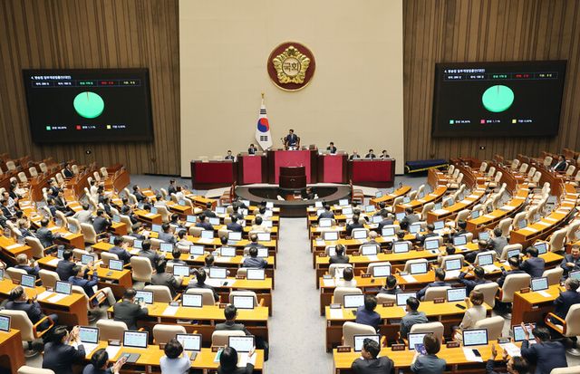 5일 국회 본회의에서 방송법 일부개정법률안이 통과되고 있다. [사진=연합뉴스]
