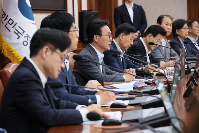 김민석 국무총리가 5일 서울 종로구 정부서울청사에서 열린 국무회의에서 발언하고 있다. [사진=연합뉴스]