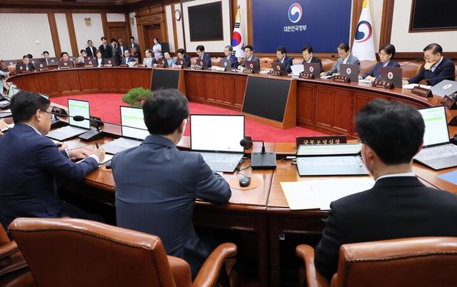 김민석 국무총리가 5일 서울 종로구 정부서울청사에서 열린 국무회의에서 발언하고 있다. [사진=연합뉴스]