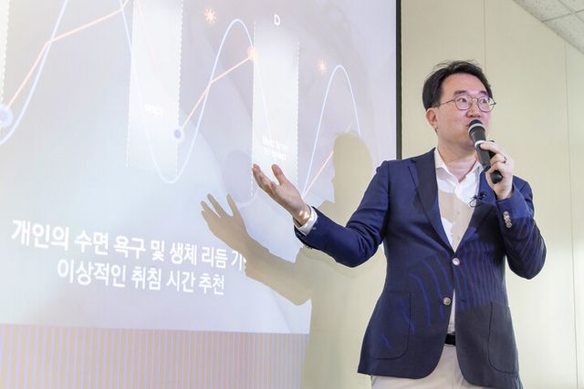 7일 서울 중구 삼성전자 기자실에서 최종민 삼성전자 MX사업부 헬스 하드웨어 개발그룹장 상무가 '갤럭시 워치8 시리즈'의 센서에 대해 미디어 브리핑을 진행하고 있다. [사진=삼성전자]