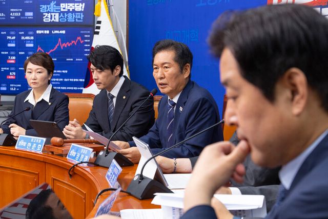 정청래 더불어민주당 대표가 정기국회 첫날인 1일 국회에서 열린 최고위원회의에서 발언하고 있다. [사진=연합뉴스]