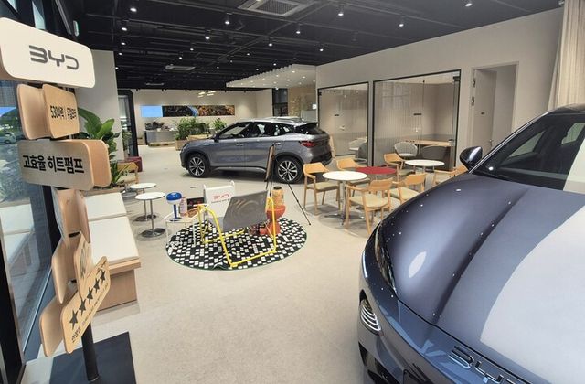 카페형 콘셉트의 `BYD Auto 서해구 전시장` 내경. [사진=삼천리그룹]