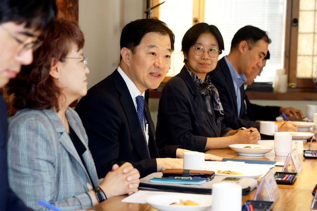 이형훈 보건복지부 제2차관은 10일 의료데이터 중심병원 컨소시엄 주관기관 최고정보책임자와 의료 AI를 주제로 간담회를 개최했다.[사진=보건복지부]