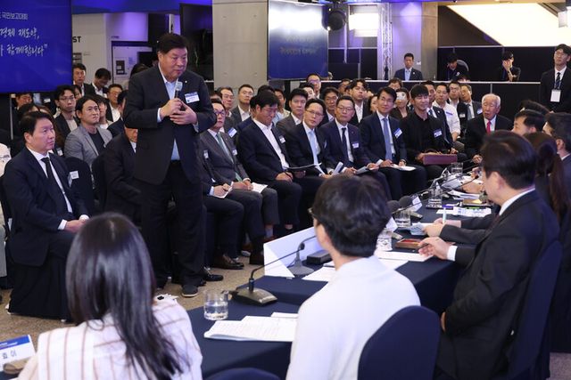 서정진 셀트리온 회장이 10일 서울 마포구 프론트원에서 열린 국민성장펀드 보고대회에서 발언하고 있다. [사진=연합뉴스]