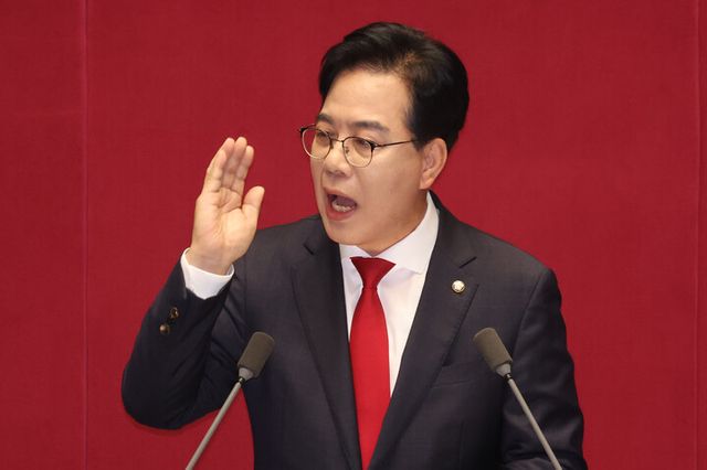 송언석 국민의힘 원내대표가 10일 서울 여의도 국회에서 열린 본회의에서 교섭단체 대표 연설을 하고 있다. [사진=연합뉴스]