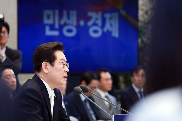 이재명&nbsp;대통령이 11일 청와대 영빈관에서 '회복을 위한 100일, 미래를 위한 성장'을 주제로 취임 100일 기자회견을 하고 있다. [사진=연합뉴스]