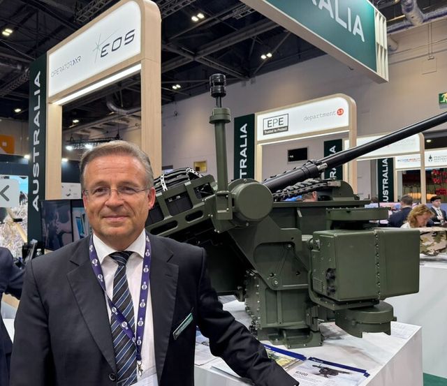 영국 ‘DSEI 2025’에 참석한 안드레아스 슈워 EOS&nbsp;최고경영자. [사진=EOS]