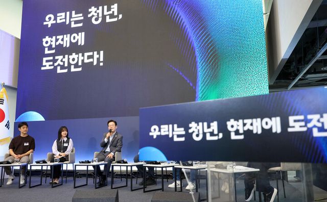 이재명 대통령이 17일 경기도 성남시 스타트업 스퀘어에서 열린 청년 스타트업 상상콘서트에서 발언하고 있다. [사진=연합뉴스]