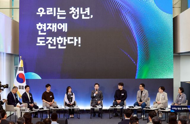 이재명 대통령이 지난 17일 경기도 성남시 스타트업 스퀘어에서 열린 청년 스타트업 상상콘서트에서 발언하고 있다. [사진=연합뉴스]