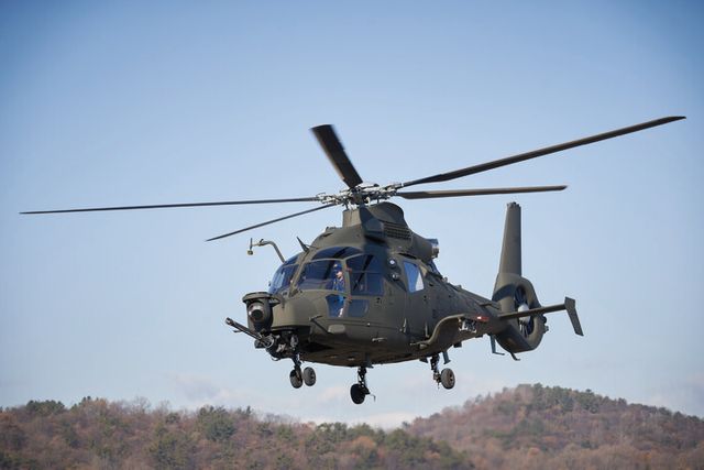 KAI는 2030년대 후반 AI기반 자율전투체계 구축을 위한 설루션으로 LAH(사진) 무인화를 통한 회전익 자율비행 시스템 개발 개념을 제시했다. [사진=KAI]