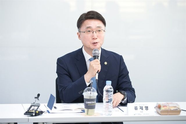 류제명 과학기술정보통신부 2차관이 지난 7월 서울 송파구 IT벤처타워 한국인공지능소프트웨어산업협회에서 열린 '인공지능(AI)산업계 간담회'에서 인사말을 하고 있다. [사진=과기정통부]