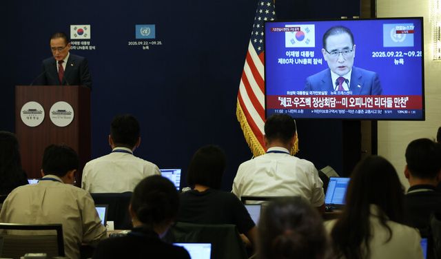위성락 국가안보실장이 23일(현지 시각) 미국 뉴욕 한 호텔의 한국프레스센터에서 이재명 대통령의 유엔 총회 기조연설, 정상회담 관련 브리핑을 하고 있다. [사진=연합뉴스]