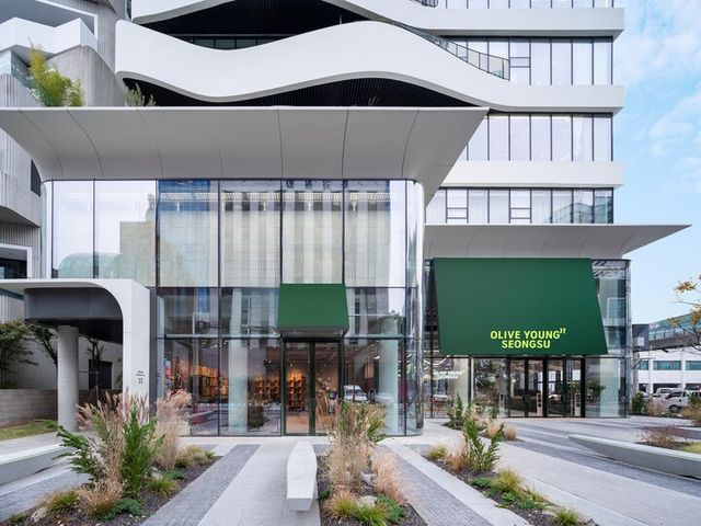 ‘올리브영N 성수’ 매장 외부 전경 [사진=CJ올리브영]