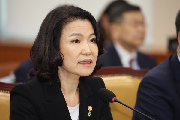 지난 달 20일 서울 여의도 국회에서 열린 과학기술정보방송통신위원회 전체회의에서 이진숙 방송통신위원장이 질의에 답변하고 있다. [사진=연합뉴스]