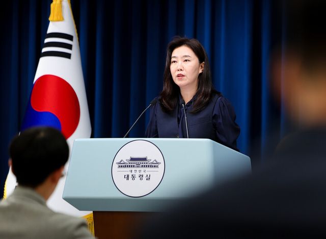강유정 대통령실 대변인이 9일 서울 용산 대통령실에서 이날 열린 국무회의와 차관급 인선 관련 브리핑을 하고 있다. [사진=연합뉴스]