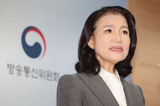 이진숙 방송통신위원장이 9일 경기 정부과천청사에서 방송통신위원회를 폐지하고 방송미디어통신위원회를 신설하는 내용의 정부조직 개편안과 관련한 입장을 밝히고 있다. [사진=연합뉴스]&nbsp;